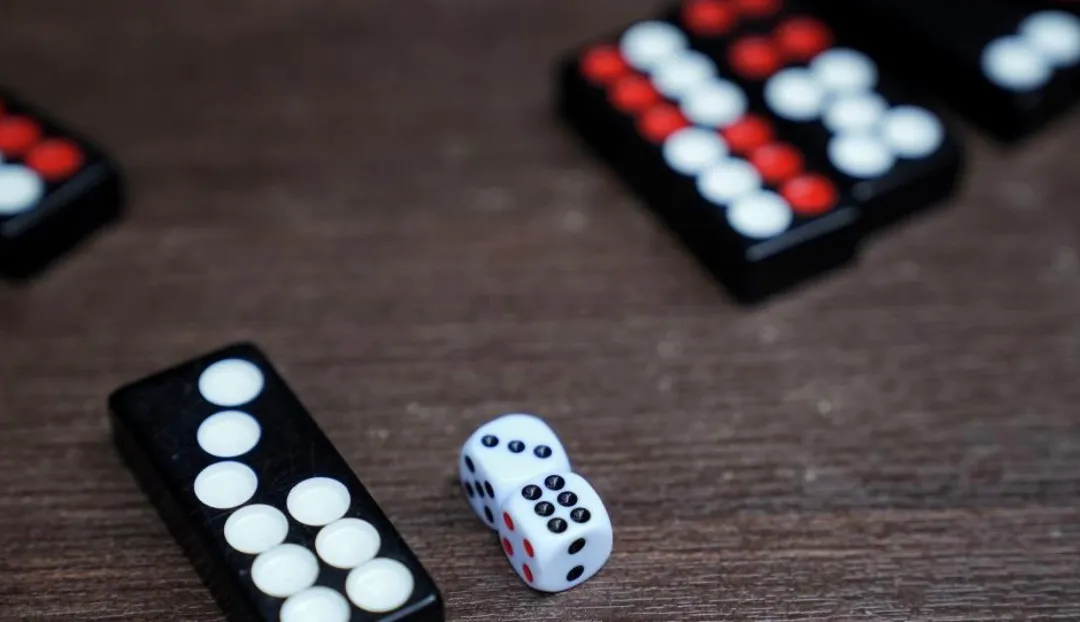 天九牌的秘密：從黑粒仔故事到精通玩法